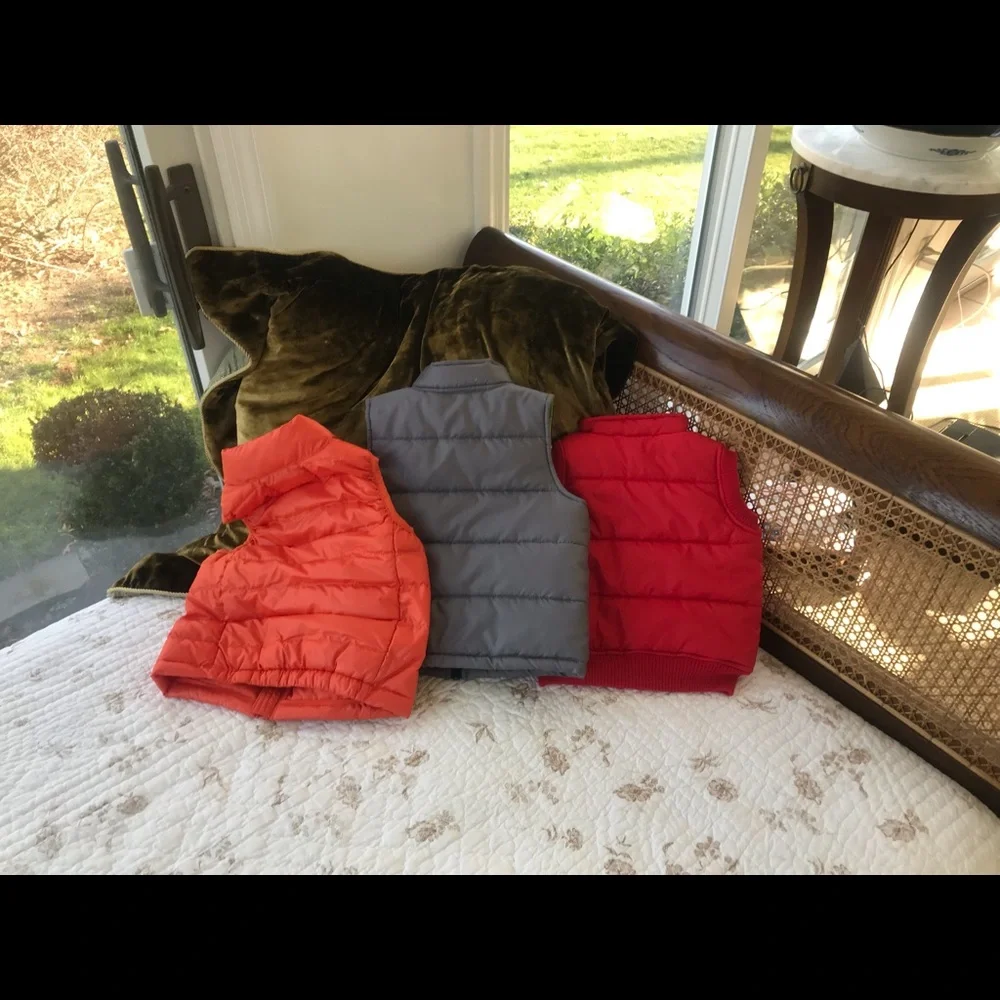 4/$25 3 Puffer Vests